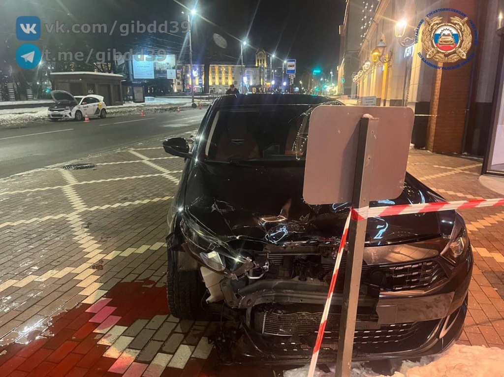 На Гвардейском проспекте в Калининграде столкнулись два автомобиля