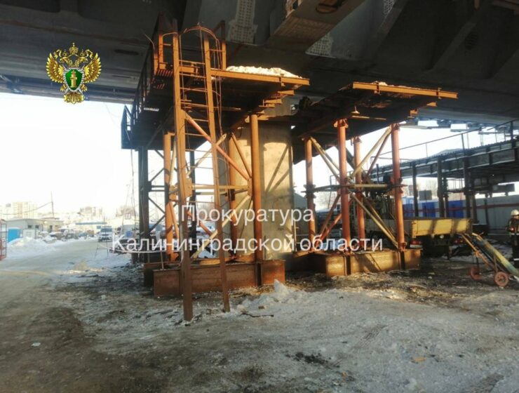 Сварщик в реанимации, застройщик &mdash; под проверкой: в Калининграде рабочий упал с 5-метровой высоты