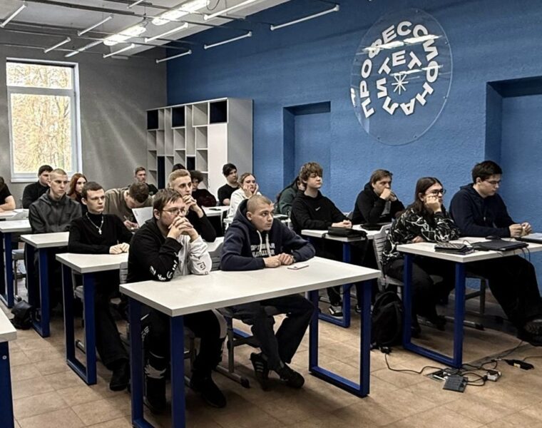 Транспортные полицейские провели профориентационную встречу со студентами из Гусева