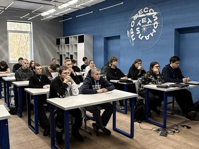 Транспортные полицейские провели профориентационную встречу со студентами из Гусева