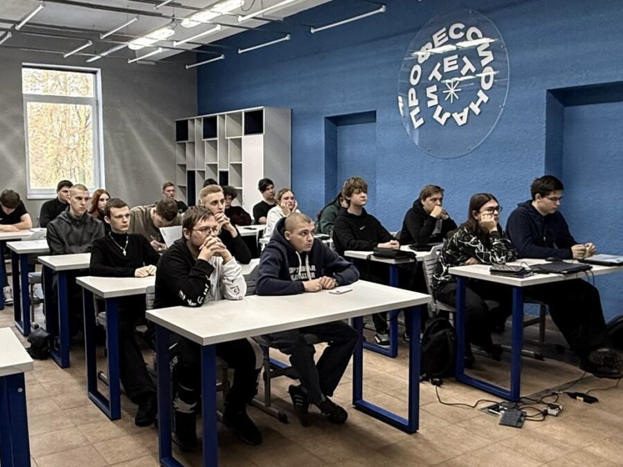 Транспортные полицейские провели профориентационную встречу со студентами из Гусева