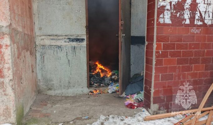 В&nbsp;Балтийске эвакуировали 15 человек из-за&nbsp;пожара в&nbsp;мусоропроводе девятиэтажки