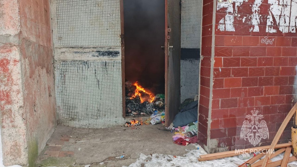 В Балтийске эвакуировали 15 человек из-за пожара в мусоропроводе девятиэтажки