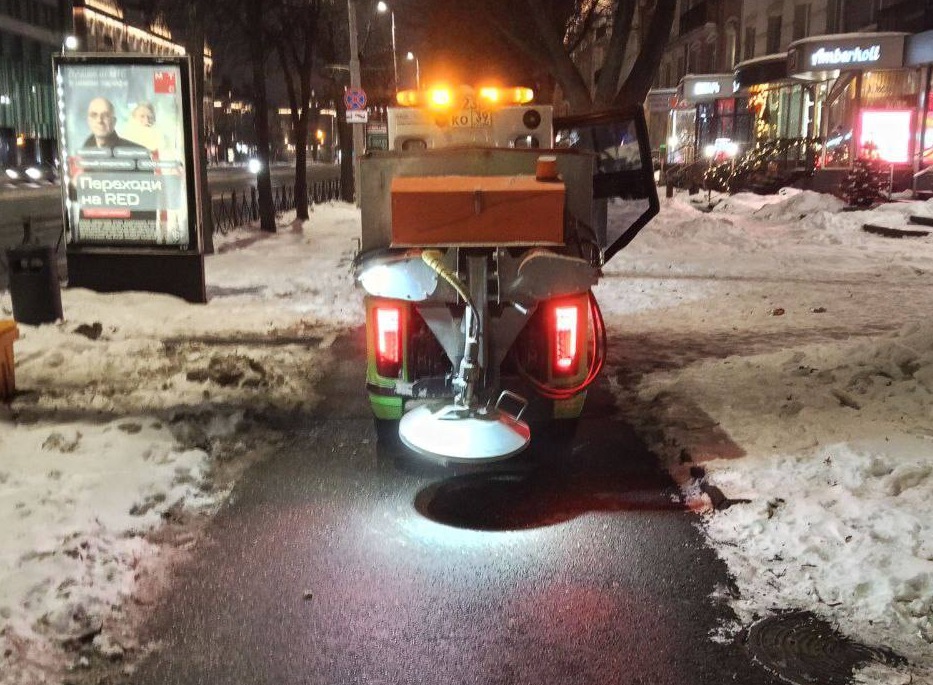 В Калининграде за ночь использовали почти 400 тонн соли для борьбы со снегом