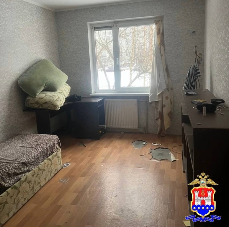 Калининградка выпрыгнула в окно, когда полиция пришла забирать её семилетнего сына