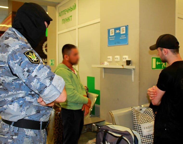 Калининградские приставы организовали вторую в&nbsp;году депортацию нелегальных мигрантов