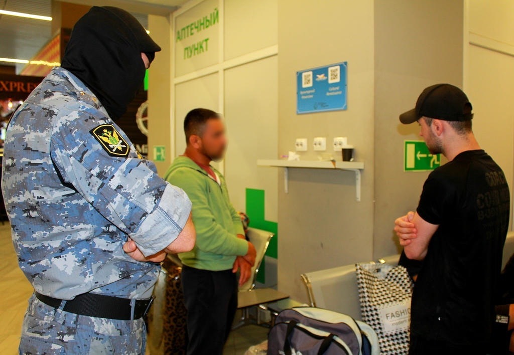 Калининградские приставы организовали вторую в году депортацию нелегальных мигрантов Калининградские приставы организовали вторую в году депортацию нелегальных мигрантов