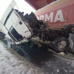 Смертельное ДТП на&nbsp;Приморском кольце: фура врезалась в&nbsp;отбойник, легковушка &mdash; в&nbsp;фуру