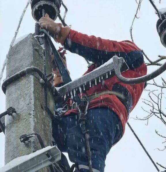 Ледяной дождь оставил без света 7 тысяч калининградцев: в&nbsp;регионе ждут морозы до&nbsp;-25