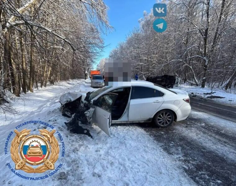 Под Багратионовском «Мазда» вылетела на&nbsp;встречку и&nbsp;врезалась в&nbsp;скорую