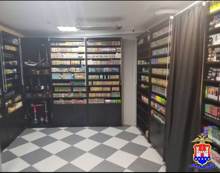 Вейпы без маркировки на&nbsp;800 тысяч: полиция накрыла точку в&nbsp;Черняховске