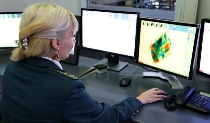 Чемоданы ломились от&nbsp;киндеров и&nbsp;янтаря: что везли пассажиры из&nbsp;Храброво в&nbsp;январе