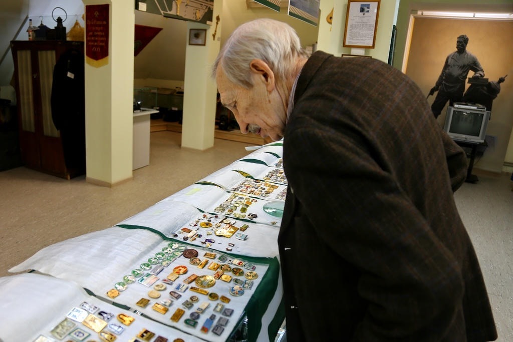 Ветеран калининградской таможни подарил музею полтысячи значков, собранных за&nbsp;полвека