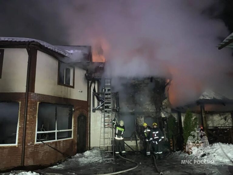 В&nbsp;Яблоневке сгорела частная баня: 250 &laquo;квадратов&raquo; пламени