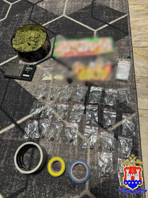 Фото: УМВД по Калининградской области Обыск у 27-летнего калининградца раскрыл домашнюю наркофасовку с гашишем и интернет-магазином