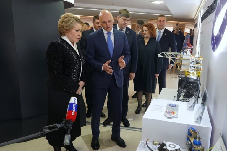 Беспрозванных показал Матвиенко медали Российско-китайских игр и&nbsp;рассказал о&nbsp;росте рождаемости в&nbsp;регионе