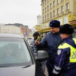 На&nbsp;дорогах Калининграда приставы и&nbsp;автоинспекторы встречали автоледи цветами вместо штрафов