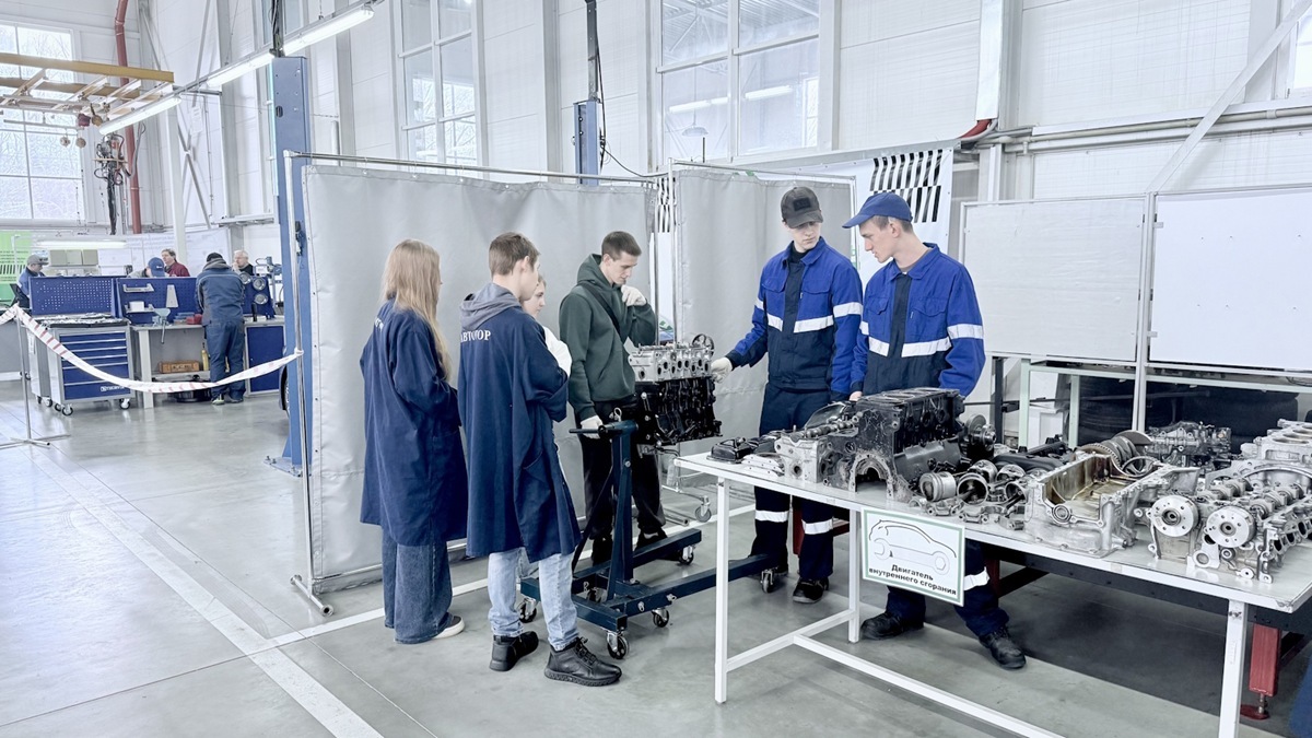Более 200 школьников попробовали себя в&nbsp;роли автомехаников на&nbsp;чемпионате &laquo;Профессионалы&raquo; в&nbsp;Калининграде