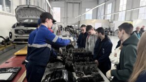 Более 200 школьников попробовали себя в&nbsp;роли автомехаников на&nbsp;чемпионате &laquo;Профессионалы&raquo; в&nbsp;Калининграде