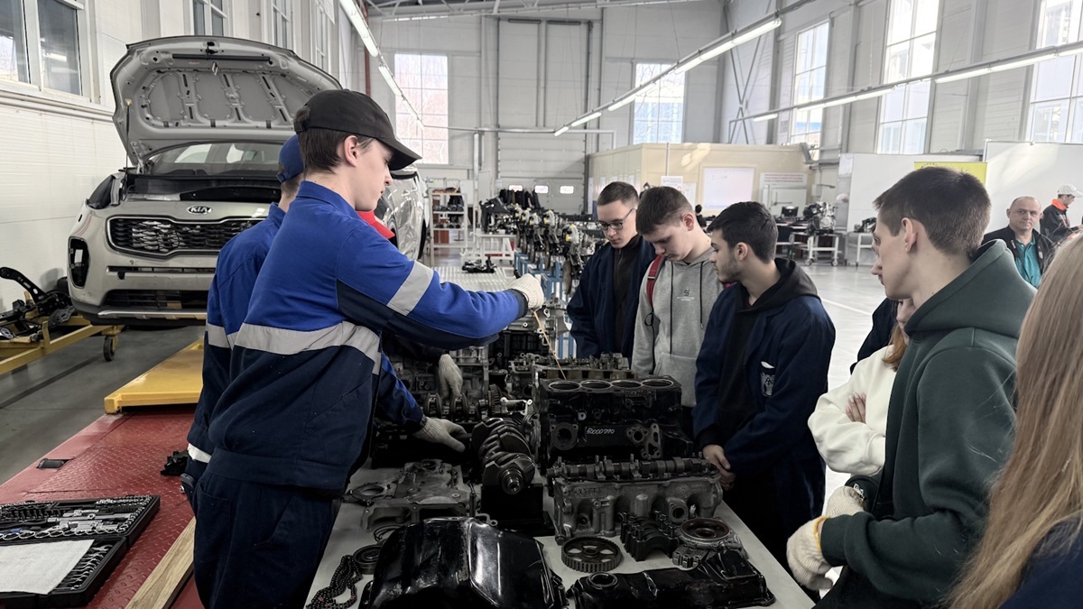 Более 200 школьников попробовали себя в&nbsp;роли автомехаников на&nbsp;чемпионате &laquo;Профессионалы&raquo; в&nbsp;Калининграде