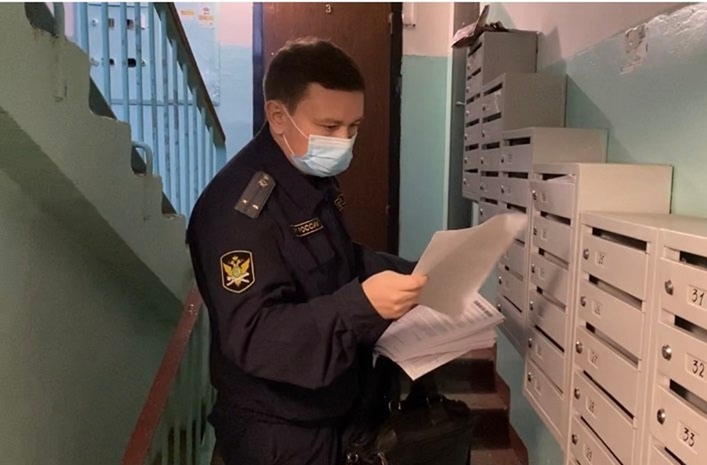 Приставы арестовали две квартиры должника, чтобы взыскать 96 тысяч рублей за&nbsp;потоп