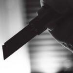 Калининградец хотел выбросить завядшие цветы и&nbsp;получил ножом в&nbsp;грудь от&nbsp;собутыльницы