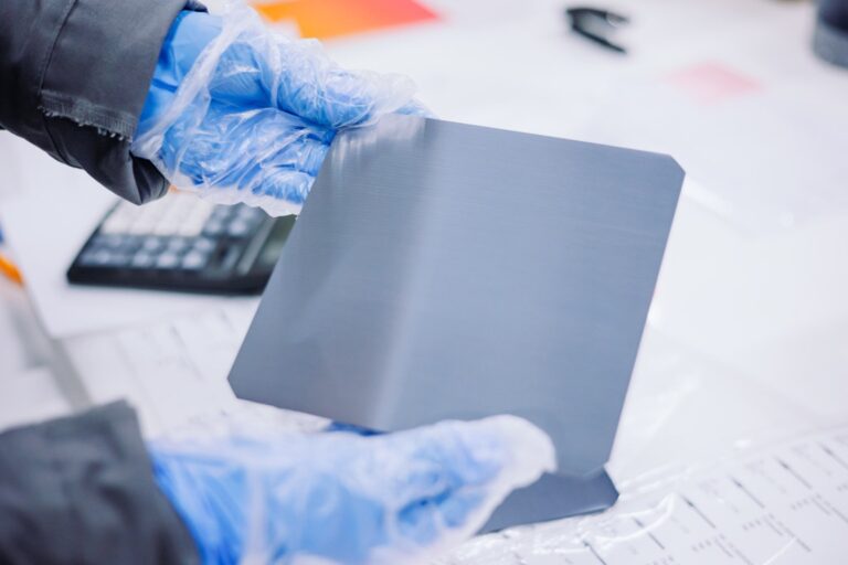 В&nbsp;Черняховске начали выпускать солнечные ячейки с&nbsp;пластинами толщиной с&nbsp;лист бумаги