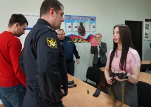 Студенты БФУ примерили бронежилеты и&nbsp;зарядили оружие на&nbsp;экскурсии в&nbsp;УФССП