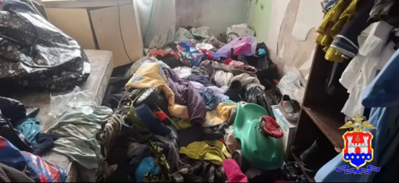 Шестеро детей жили в&nbsp;грязи и&nbsp;без еды: полиция Славского района изъяла их из&nbsp;семьи