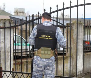 Приставы арестовали счета организации-должника ради 9 млн рублей арендного долга