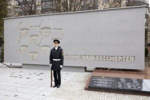 В Калининграде открыли мемориал на Комсомольской — увековечены 586 имён погибших В Калининграде открыли мемориал на Комсомольской — увековечены 586 имён погибших