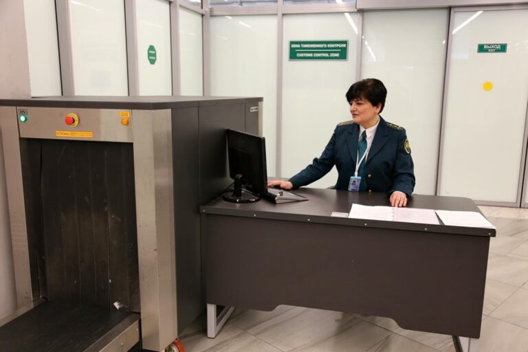 Калининградские туристы попались на&nbsp;контрабанде хирургических ножниц и&nbsp;26 кг янтаря