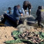 Браконьер на&nbsp;моторной лодке выловил 112 рыб сетями в&nbsp;Калининградском заливе