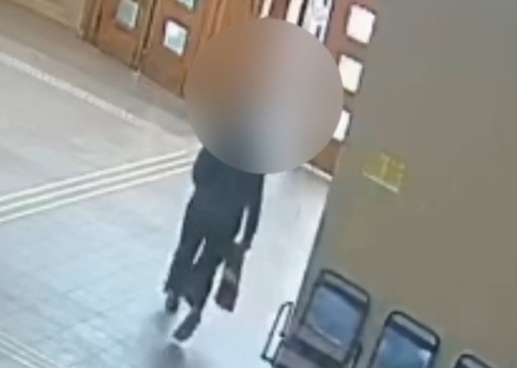 Мужчина присвоил забытый на вокзале в Черняховске пакет с планшетом и фотоаппаратом