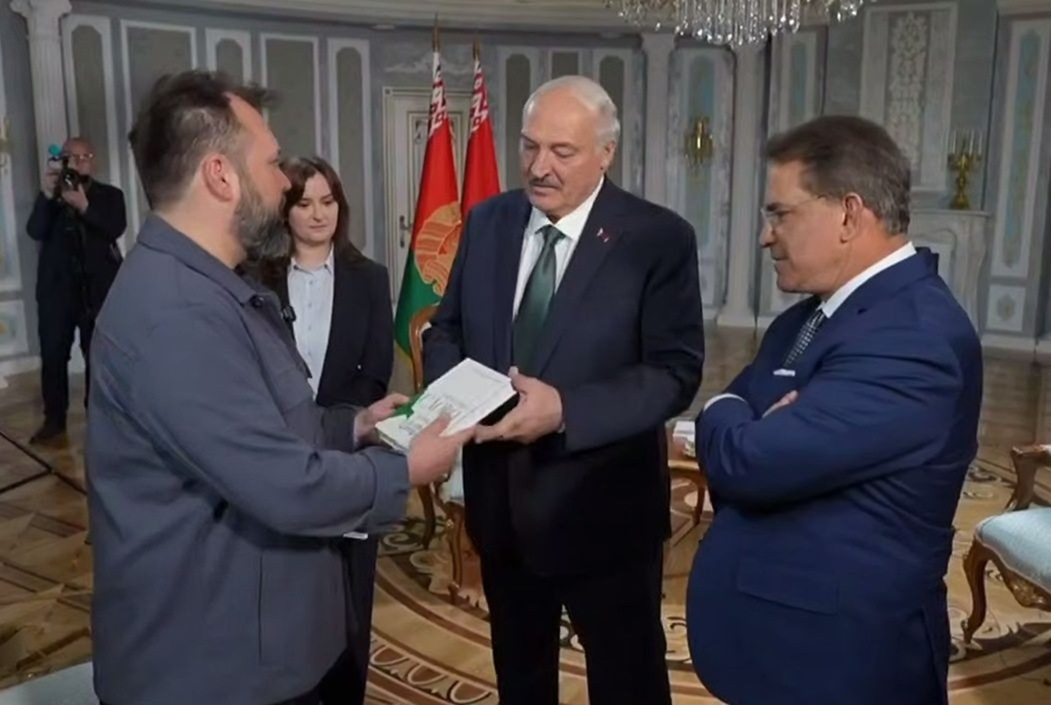 Лукашенко получил от&nbsp;Симоньян книгу-антиутопию &laquo;В&nbsp;начале было Слово &mdash; в&nbsp;конце будет Цифра&raquo;