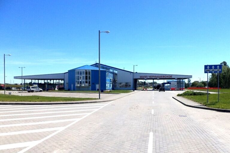 Экс-инспектор таможни в&nbsp;Чернышевском брал деньги с&nbsp;коллег и&nbsp;передавал начальнику: 11,5 млн взяток и&nbsp;3 года колонии