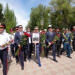 Николай Басков прошёл в&nbsp;&laquo;Бессмертном полку&raquo; в&nbsp;Киргизии с&nbsp;портретом в&nbsp;руках